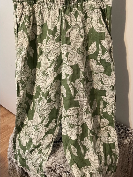 Tahari Pants - Relaxed Floral Wide-Leg Linen Pants in Green & White
